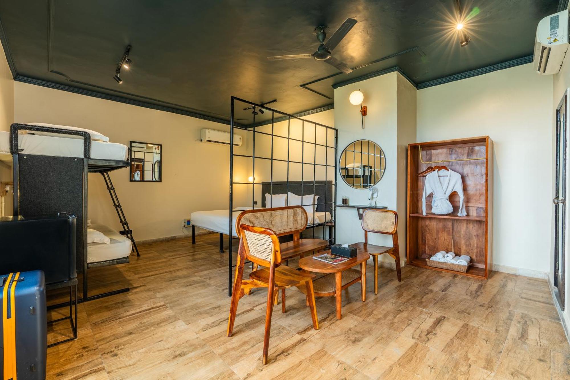 Minimalist One Hauz Khas Village Нью-Делі Екстер'єр фото