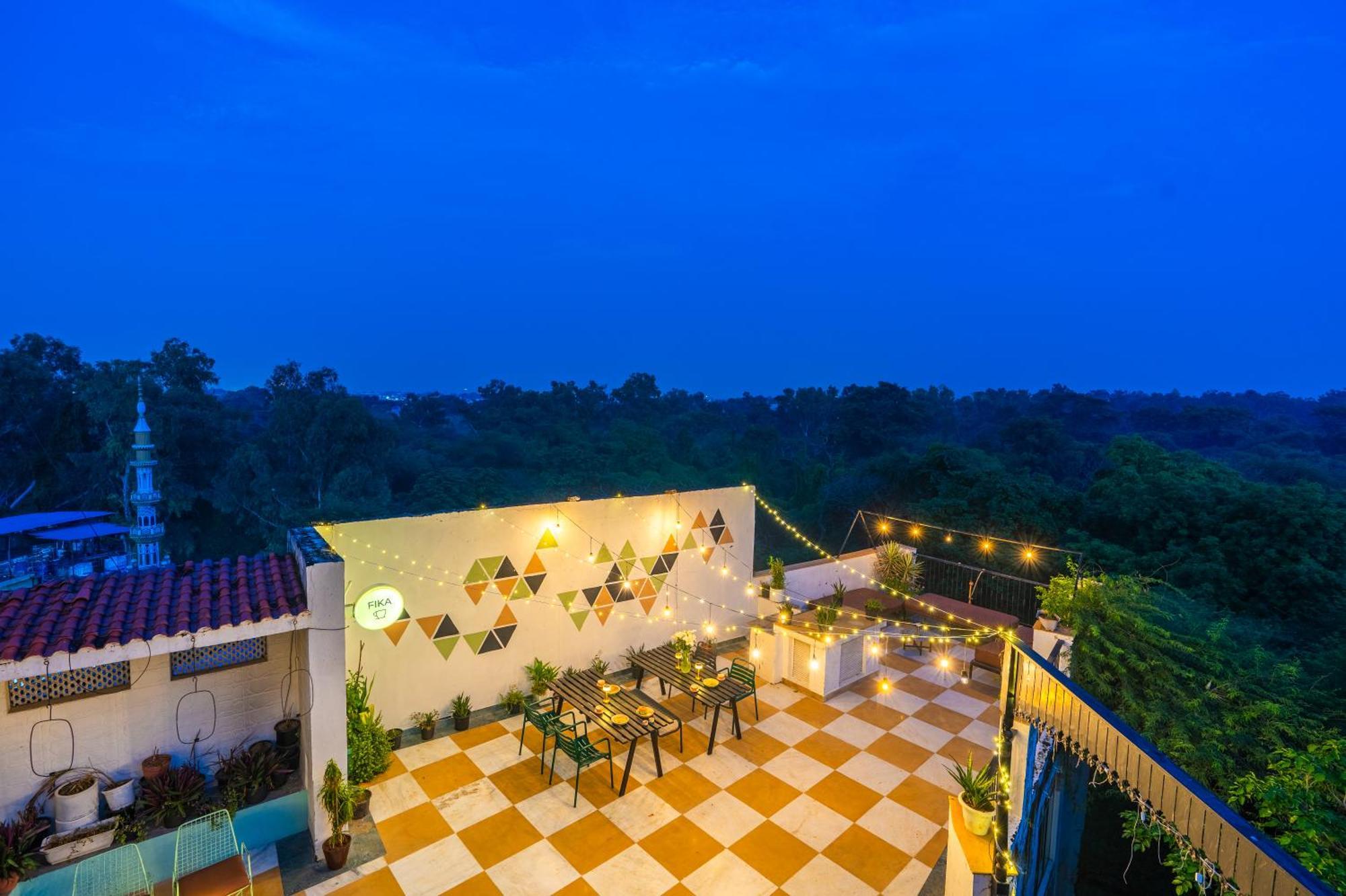 Minimalist One Hauz Khas Village Нью-Делі Екстер'єр фото
