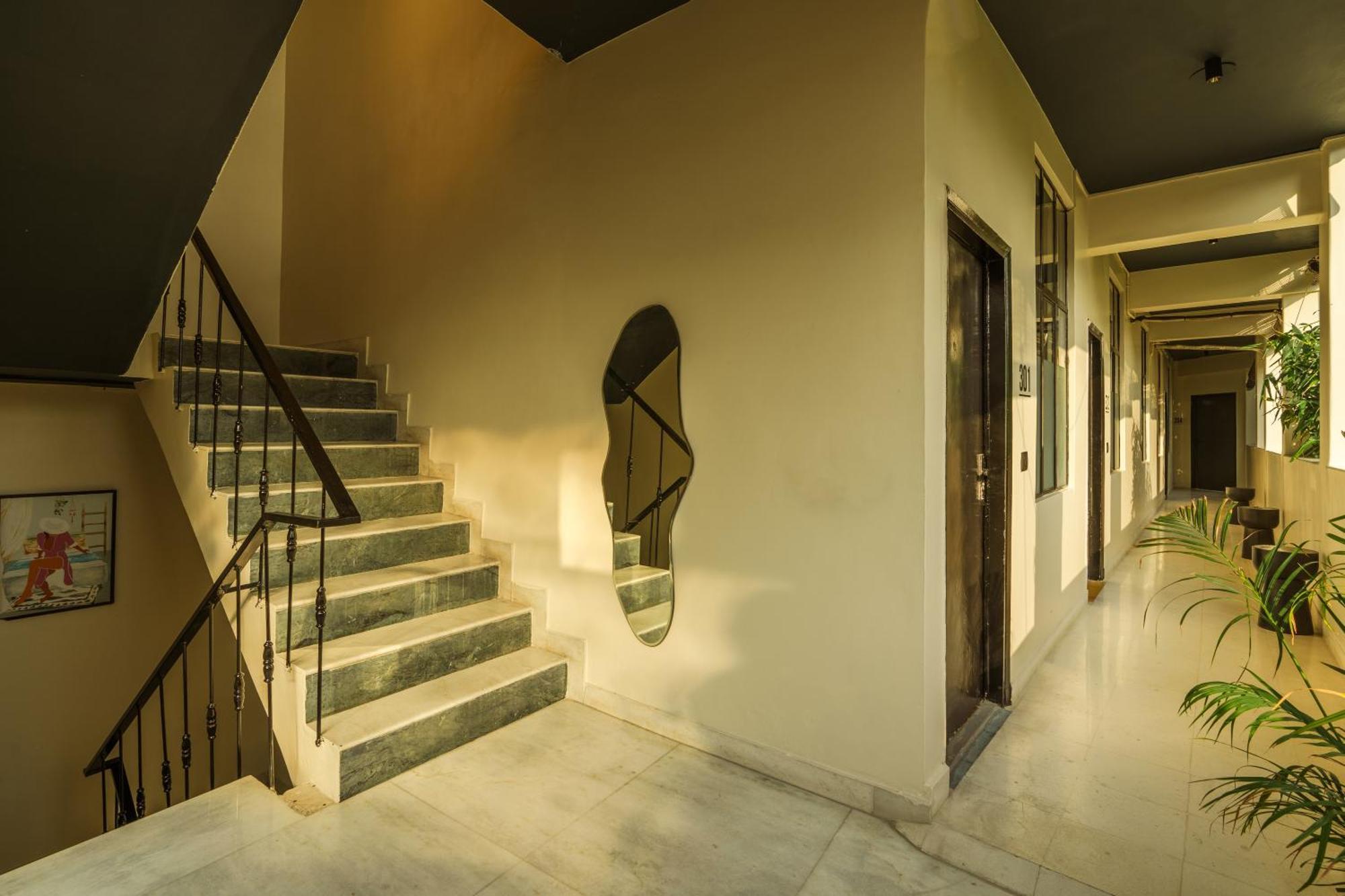 Minimalist One Hauz Khas Village Нью-Делі Екстер'єр фото