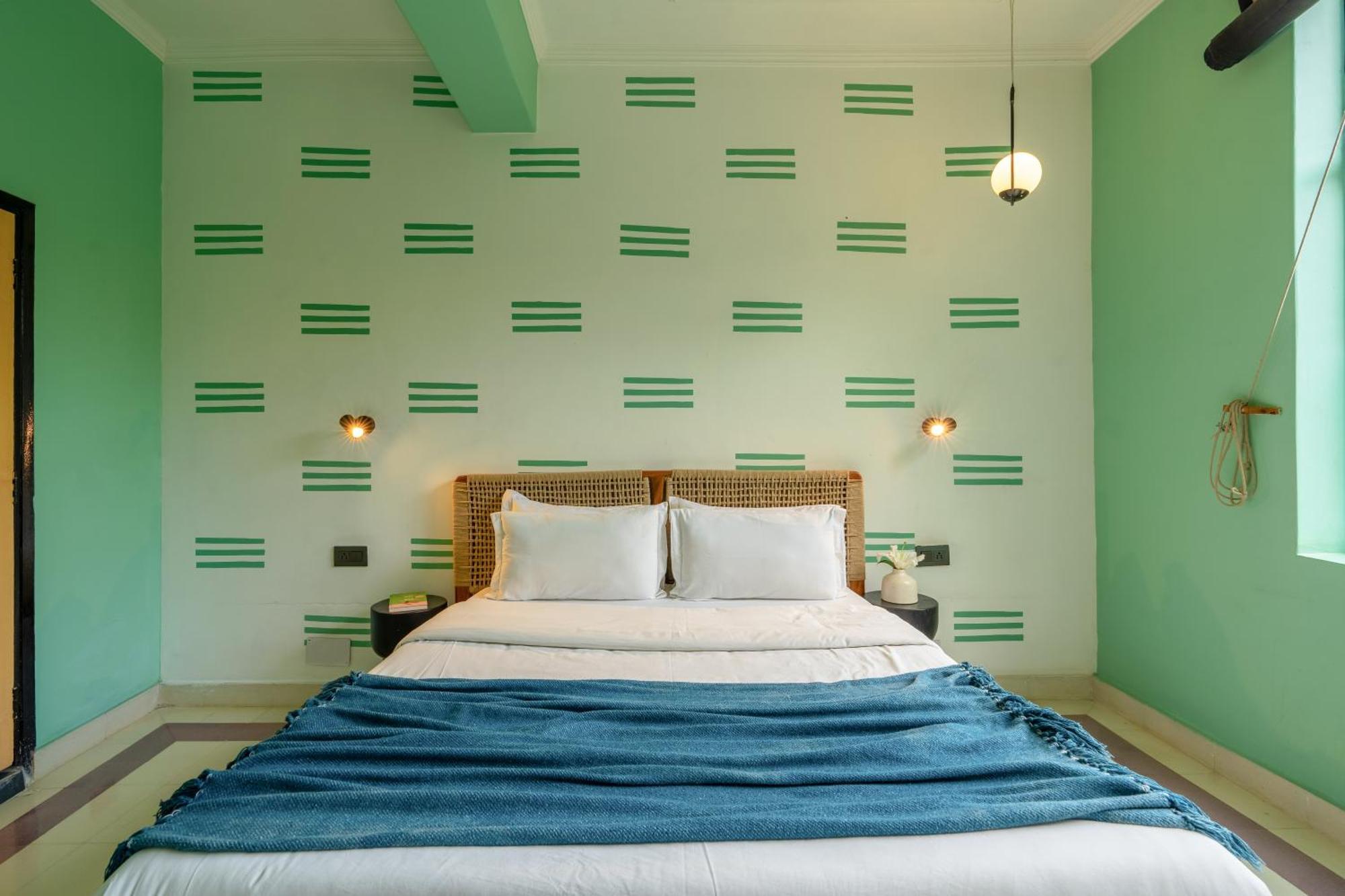 Minimalist One Hauz Khas Village Нью-Делі Екстер'єр фото