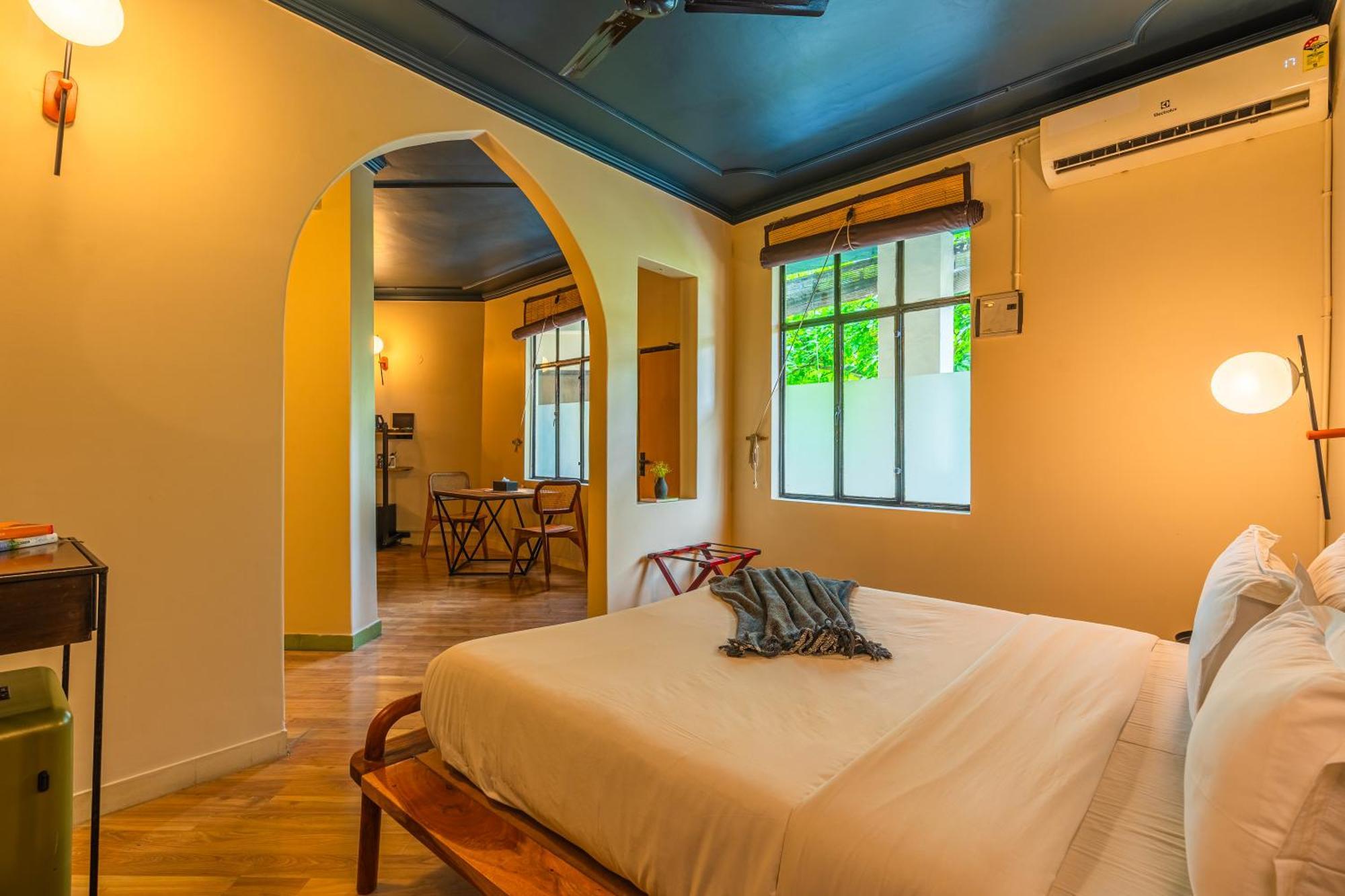 Minimalist One Hauz Khas Village Нью-Делі Екстер'єр фото